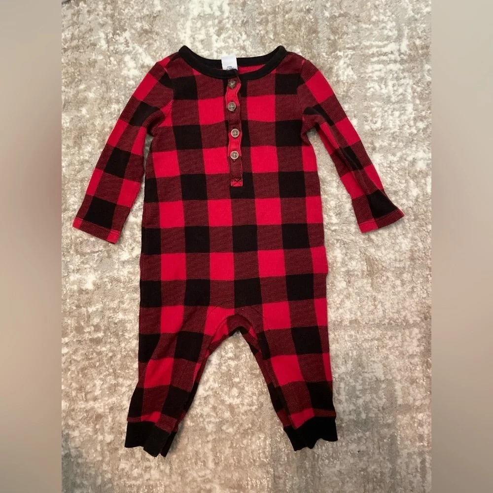 Old Navy Red and Black Checkered Kids Footie size 6/12M
